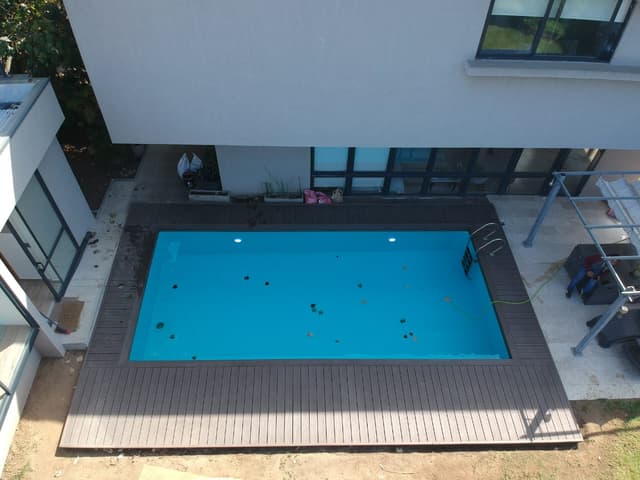 Piscina y exterior